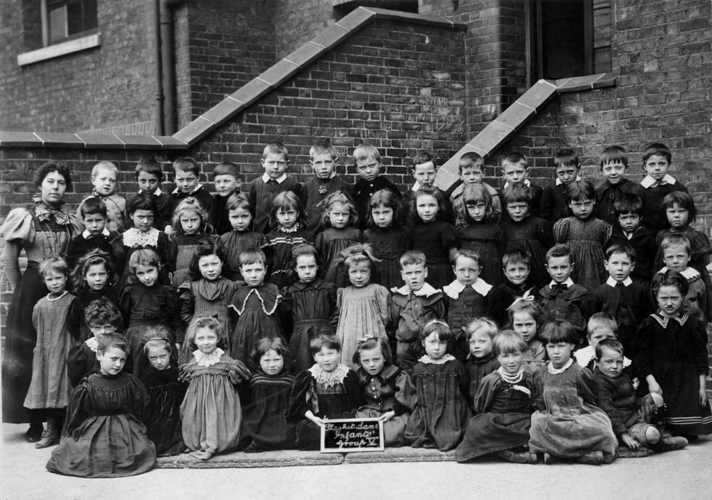 Picture of infant class from 1898